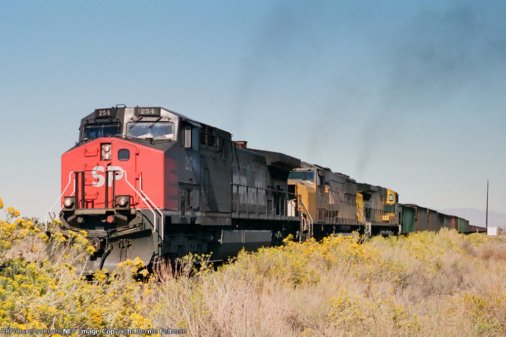 Southern Pacific AC44CW #254 easing a westbound loaded coal train to the east end of the siding
